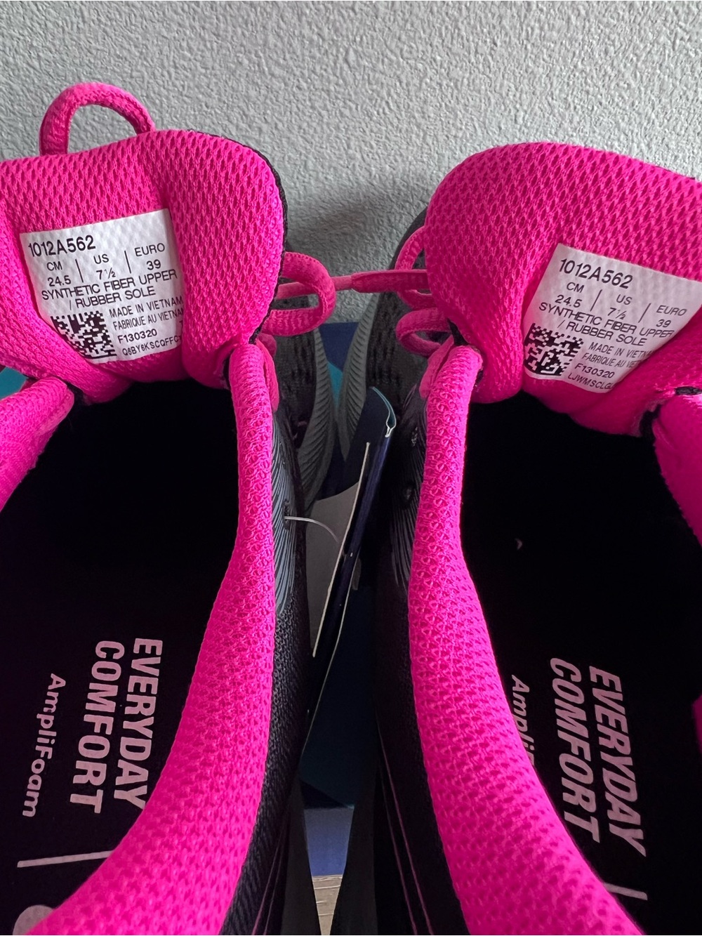 ASICS New Women's Black Running Shoes with Hot Pink Details - Picture 8 of 9